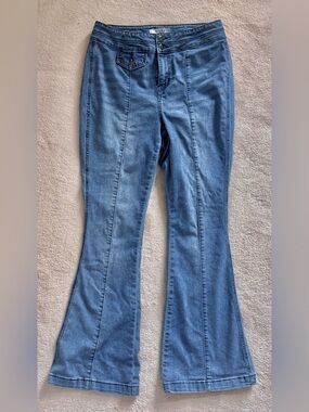 Arula Women’s Medium Wash Blue Ultra High Waisted Double Button Flare Jeans 12